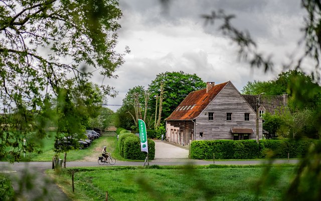 P1046985-min